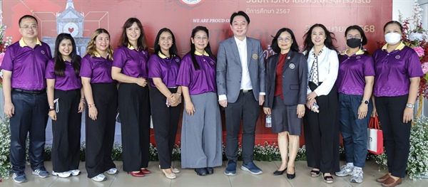 ผู้ช่วยศาสตราจารย์ ดร.อดุลย์ ศุภนัท คณบดีคณะเศรษฐศาสตร์ พร้อมคณะผู้บริหาร และบุคลากร คณะเศรษฐศาสตร์ มหาวิทยาลัยศรีนครินทรวิโรฒ ได้เข้าร่วมพิธีวางพานพุ่ม