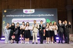 นิสิตคณะเศรษฐศาสตร์ มศว ในนามทีม "สานไทย" เข้ารับ โล่และประกาศเกียรติคุณ  "ผลงานยุวชนอาสาสู่การสร้างแนวปฏิบัติระดับดีมาก" จากการประกวดผลงาน ยุวชนอาสาสู่การสร้างแนวปฏิบัติ