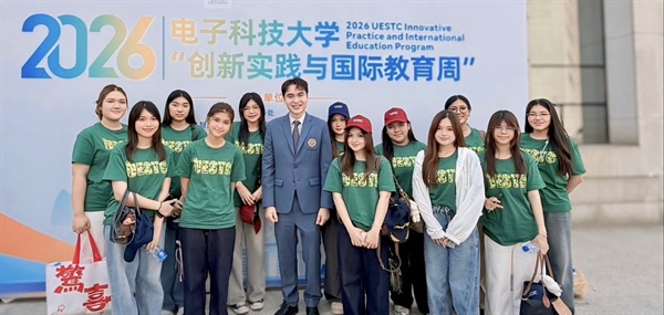 Assistant Professor Dr. Danai Tanamee, Associate Dean for Social Project Development and International Relations, accompanied a delegation of students