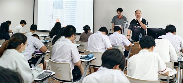 ประมวลภาพ การแข่งขัน เศรษฐศาสตร์โอลิมปิกแห่งประเทศไทย 2025 (Thailand Economics Olympiad – TEO) รอบที่ 1 ณ คณะเศรษฐศาสตร์ มศว ประสานมิตร เมื่อวันที่ 8 มิถุนายน 2568