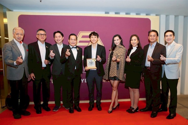 พิธีปิด หลักสูตร Elite Lifestyle Management (ELM) รุ่นที่ 3  ไฮไลต์สำคัญของงาน คือ การได้ต้อนรับ คุณท๊อป - จิรายุส ทรัพย์ศรีโสภา มาร่วมถ่ายทอดและแบ่งปันประสบการณ์